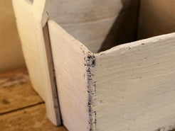 Cesto Cina, Porta Riso In Legno Di Olmo, Assemblati Senza L'Utilizzo Di Ferramenta Ma Solo Con Incastri A Pettine. Dipinto Bianco Dimensioni 38x38xh50cm.