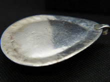 Carica l&#39;immagine nel visualizzatore di Gallery, vecchio pendaglio afgano in argento cesellato turchese inciso e corallo  pezzo unico databile seconda metà 900 , originale in ogni parte e lavorato artigianalmente.