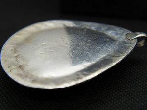 vecchio pendaglio afgano in argento cesellato turchese inciso e corallo  pezzo unico databile seconda metà 900 , originale in ogni parte e lavorato artigianalmente.
