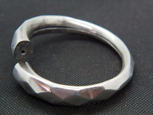bracciale rigido in argento  con apertura / chiusura  peso 39 gr  diametro interno 7 cm  esterno 8,5