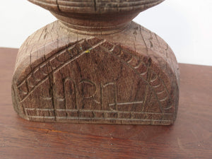 antico separatore , oggetti di lavoro antichi usato per cereali , riso indiano in legno  in legno di teak inciso .