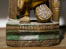 Carica l&#39;immagine nel visualizzatore di Gallery, statua indiana raffigurante divinità hindù  scultura in legno laccata su base di gesso