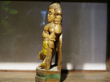 Carica l&#39;immagine nel visualizzatore di Gallery, statua indiana raffigurante divinità hindù  scultura in legno laccata su base di gesso