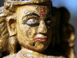 statua in legno indiana laccata su base di gesso 22
