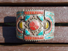 Carica l&#39;immagine nel visualizzatore di Gallery, bracciale in argento con turchese e corallo,  cesellatura a rilievo. pezzo unico raro e di difficile lavorazione, parti a sbalzo, incastonatura.   altezza bracciale 6cm spessore massimo 0,5 cm peso 140 gr     per ulteriori info o foto  mail info@etniko.it whatsapp 00393338778241