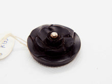 Carica l&#39;immagine nel visualizzatore di Gallery, pendaglio in ebano nero intagliato a fiore con punto in argento  dimensione diametro 3 x 1 cm  peso 6,6 gr