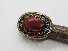 Carica l&#39;immagine nel visualizzatore di Gallery, vecchio anello in argento , corniola , corallo e turchese   originale in ogni parte e lavorato artigianalmente.  spedizione italia  compresa   peso 20 gr  dimensioni 5 x 3,5  cm  diamentro 17 