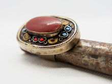 Carica l&#39;immagine nel visualizzatore di Gallery, vecchio anello in argento , corniola , corallo e turchese   originale in ogni parte e lavorato artigianalmente.  spedizione italia  compresa   peso 20 gr  dimensioni 5 x 3,5  cm  diamentro 17 