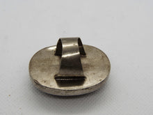 Carica l&#39;immagine nel visualizzatore di Gallery, vecchio anello in argento , corniola , corallo e turchese   originale in ogni parte e lavorato artigianalmente.  spedizione italia  compresa   peso 20 gr  dimensioni 5 x 3,5  cm  diamentro 17 