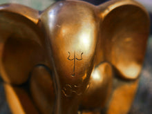 Carica l&#39;immagine nel visualizzatore di Gallery, Ganesha viene a volte chiamato anche Vighnesvara, &quot;Signore degli ostacoli&quot;, Vinayaka, &quot;colui che rimuove&quot; o anche Pillaiyar. è una divinità molto presente in tutta la cultura induista e venerata come una sorta di &quot;porta fortuna&quot; per molteplici azioni della vita quotidiana.
