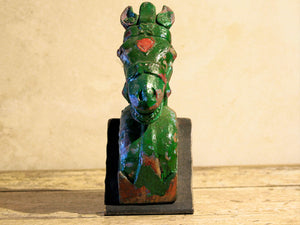 antica statua indiana hindu raffigurante un cavallo inciso e decato verde antico rajasthan