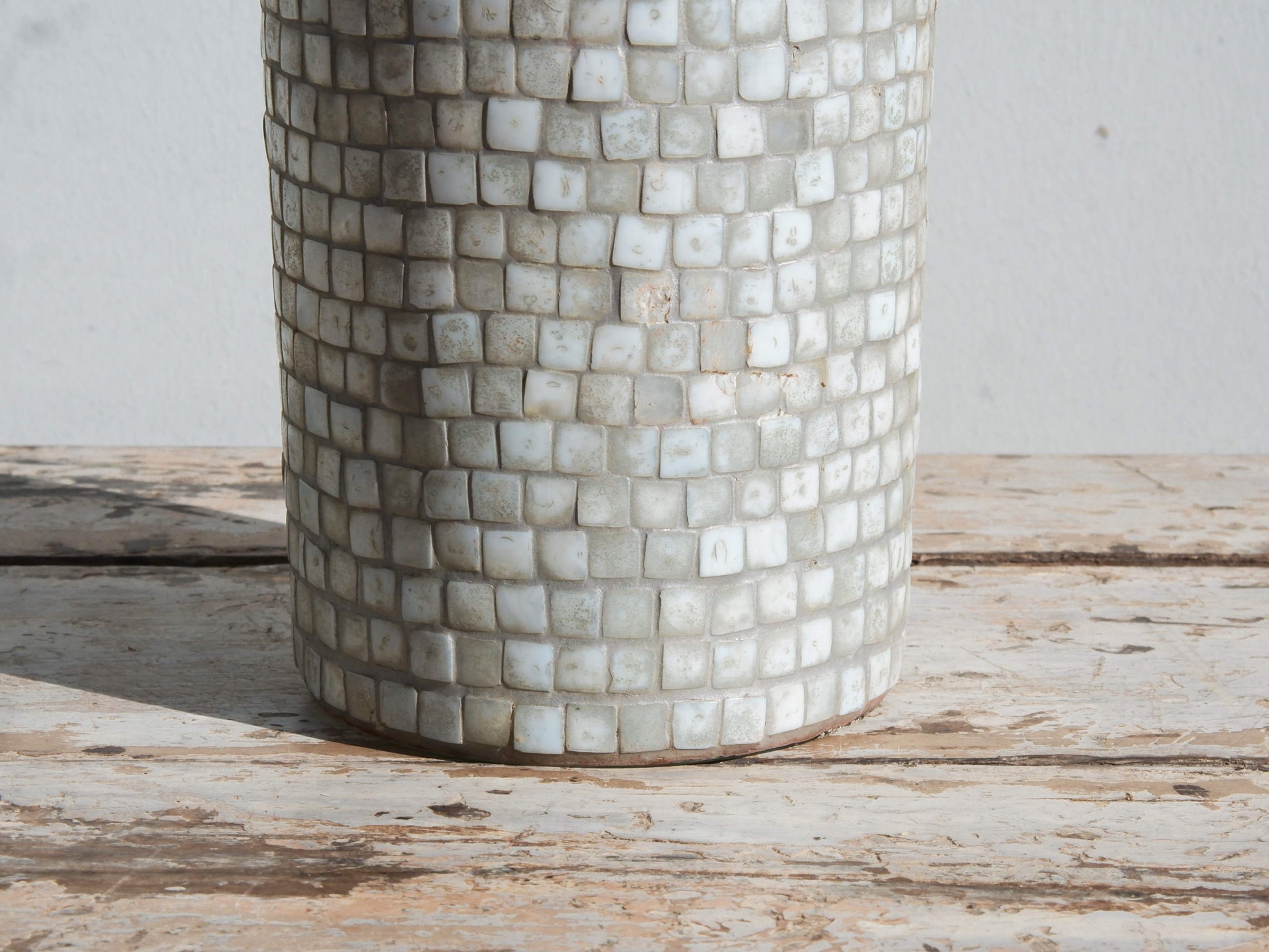Vaso in vetro a mosaico, lavorato artigianalmente.  Dimensioni Diam16xh34cm.     per info ed ulteriori foto info@etniko.it facebook / instagram : etnikobycrosato 0039 3338778241