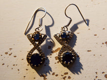 Carica l&#39;immagine nel visualizzatore di Gallery, orecchini turchi in stile arabo, argento e radice di zaffiro . top quality stone , lavorati a mano, cesellati pezzo per pezzo artigianalmente.  misure pendaglio esclusa monachella 1x2.5cm, con monachella h totale 4cm peso totale 8gr  per ulteriori info o foto info@etniko.it 0039 3338778241 fb , ig etniko by crosato