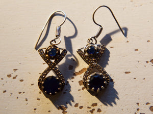 orecchini turchi in stile arabo, argento e radice di zaffiro . top quality stone , lavorati a mano, cesellati pezzo per pezzo artigianalmente.  misure pendaglio esclusa monachella 1x2.5cm, con monachella h totale 4cm peso totale 8gr  per ulteriori info o foto info@etniko.it 0039 3338778241 fb , ig etniko by crosato