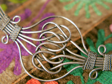 Carica l&#39;immagine nel visualizzatore di Gallery, collana in metallo indiana intrecciata .  misura regolabile , indicativamente diam 18 cm