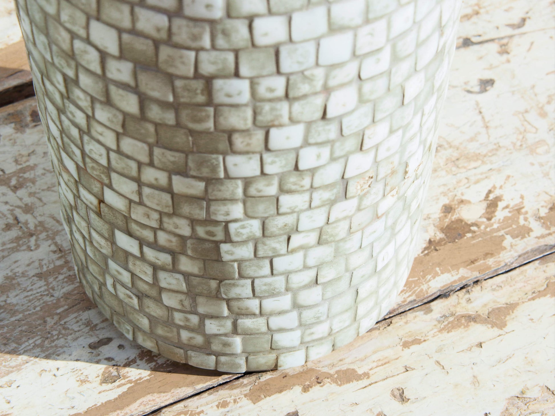 Vaso in vetro a mosaico, lavorato artigianalmente.  Dimensioni Diam16xh34cm.     per info ed ulteriori foto info@etniko.it facebook / instagram : etnikobycrosato 0039 3338778241