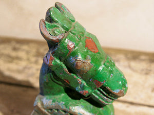 antica statua indiana hindu raffigurante un cavallo inciso e decato verde antico rajasthan