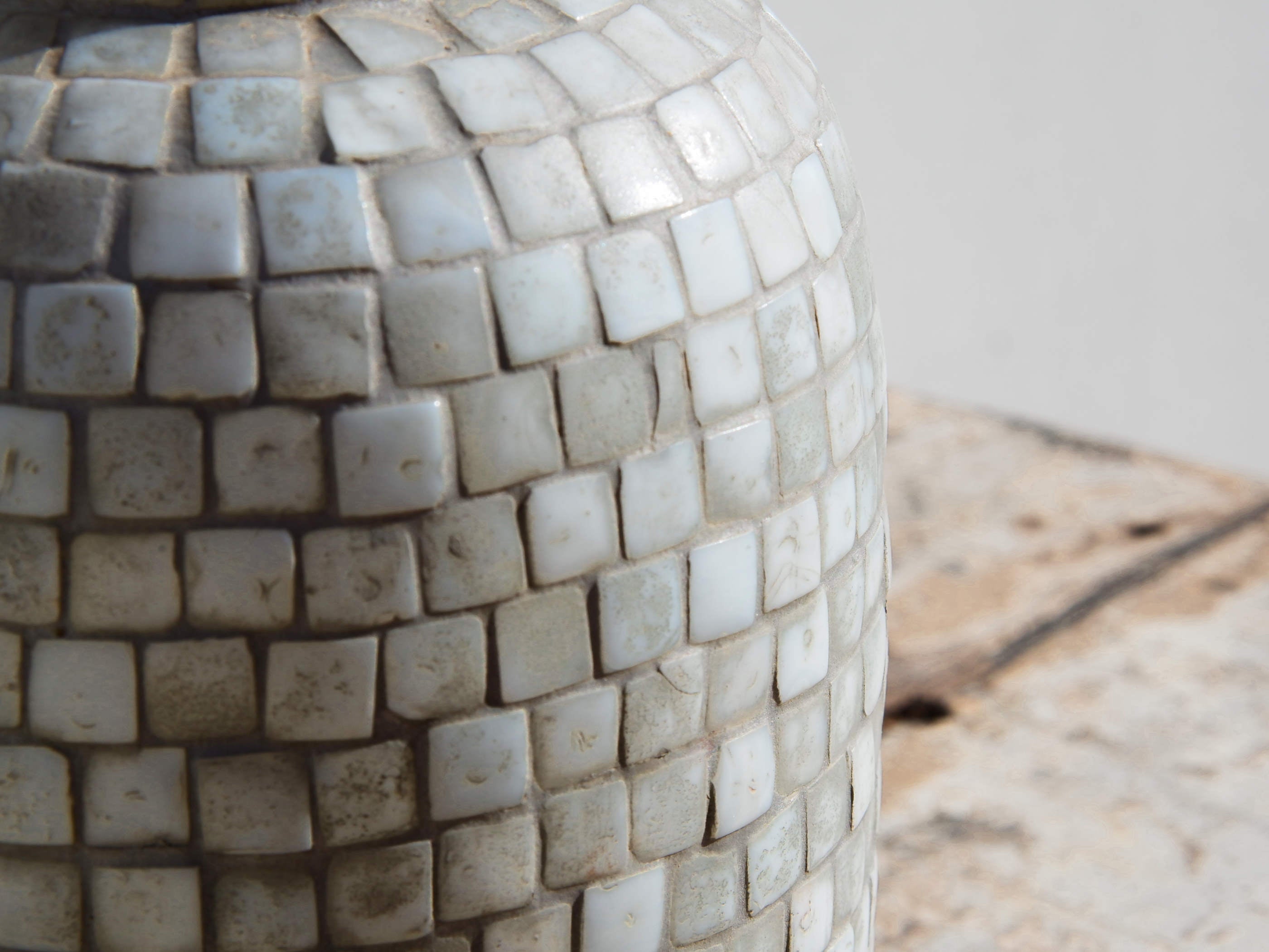 Vaso in vetro a mosaico, lavorato artigianalmente.  Dimensioni Diam16xh34cm.     per info ed ulteriori foto info@etniko.it facebook / instagram : etnikobycrosato 0039 3338778241