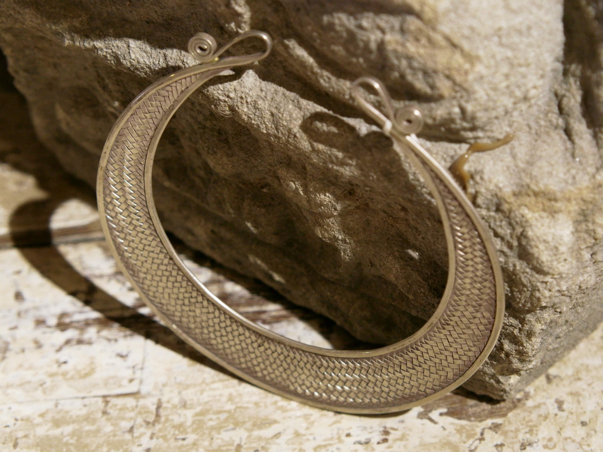 collana tribale di origine nomade del sud est asiatico . thailandia , laos .