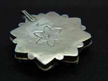 Carica l&#39;immagine nel visualizzatore di Gallery, pendaglio indiano in argento e turchese .  pezzo unico , lavorato artigianalmente  dimensioni 5,5x6x1cm  peso 52 gr 