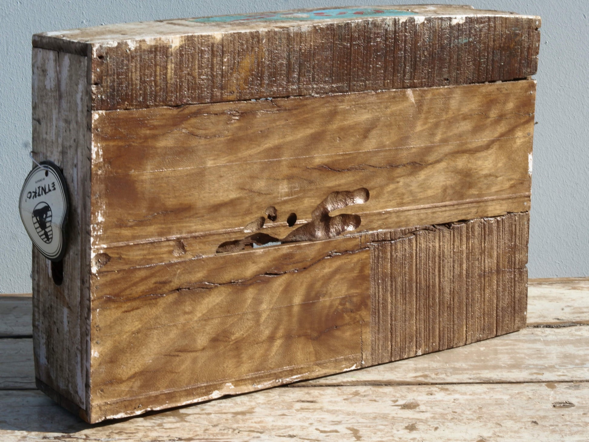 portabibite, scatola , box indiano in legno di teak dipinta 7 UP, internamente con divisori dimensioni 6x6xh7cm .  costruita ed assemblata artigianalmente .  dimensioni esterne 30x46xh12cm   per qualsiasi info, altre foto di articoli simili segui il sito e social whatsapp 0039 3338778241 ig/fb/pinterest : etnikobycrosato info@etniko.it