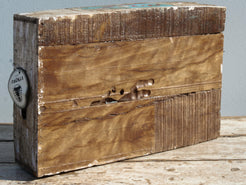 portabibite, scatola , box indiano in legno di teak dipinta 7 UP, internamente con divisori dimensioni 6x6xh7cm .  costruita ed assemblata artigianalmente .  dimensioni esterne 30x46xh12cm   per qualsiasi info, altre foto di articoli simili segui il sito e social whatsapp 0039 3338778241 ig/fb/pinterest : etnikobycrosato info@etniko.it
