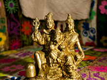 Carica l&#39;immagine nel visualizzatore di Gallery, statua in lega di metalli raffigurante shiva , ganesha e parvati .  statua dal significato complesso , allego link per info dettagliate 