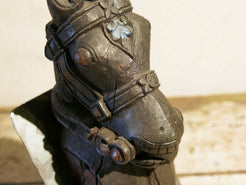 antica statua indiana hindu raffigurante un cavallo inciso in teak naturale