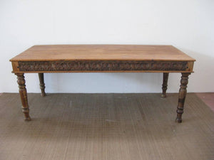Vecchio Tavolo Indiano Con Fregio Inciso. Dimensioni 195x90xh76cm.