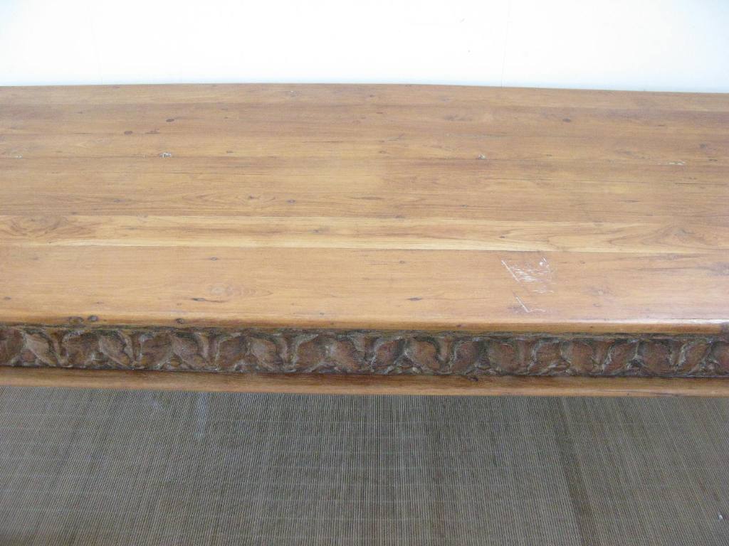 Vecchio Tavolo Indiano Con Fregio Inciso. Dimensioni 195x90xh76cm.