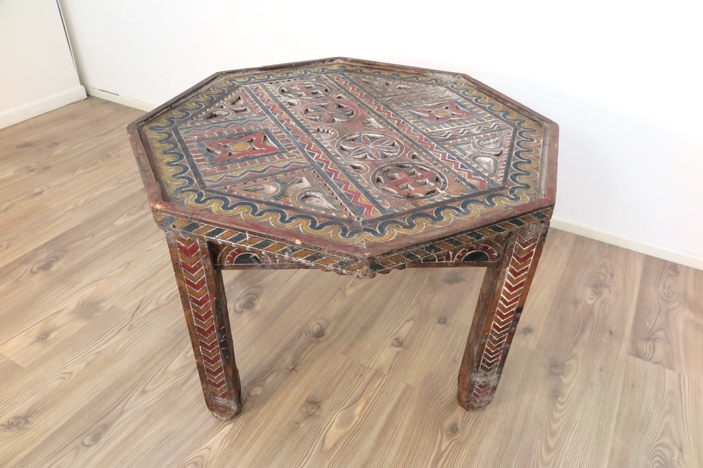 Tavolino Tuareg Marocco Inciso E Dipinto. Dimensioni 80x80xh50cm.