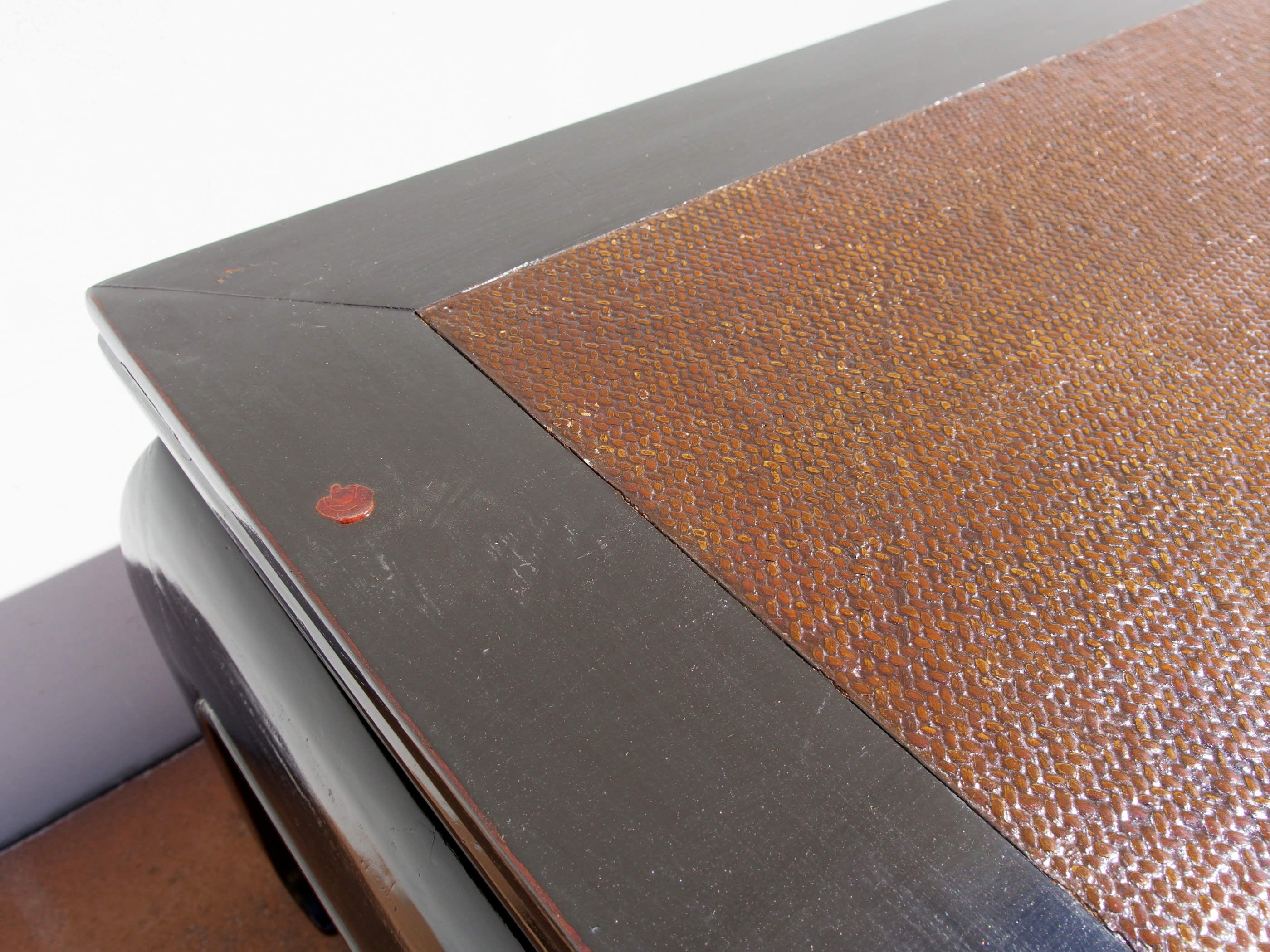 Tavolo Da Oppio Cinese In Legno Di Olmo E Vimini Laccato Nero, Databile Seconda Meta '900. Dimensioni 112x57xh47.