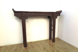 Consolle Cinese In Legno Di Olmo Laccata Rossa. Dimensioni 154x30xh105cm.
