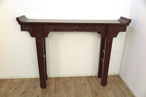Consolle Cinese In Legno Di Olmo Laccata Rossa. Dimensioni 154x30xh105cm.