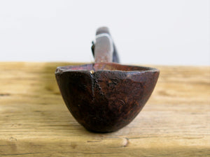 vecchio cucchiaio in legno ricavato da un unico tronco. dimensioni 31x12xh7cm.   per info ed ulteriori foto info@etniko.it facebook / instagram : etnikobycrosato 0039 3338778241