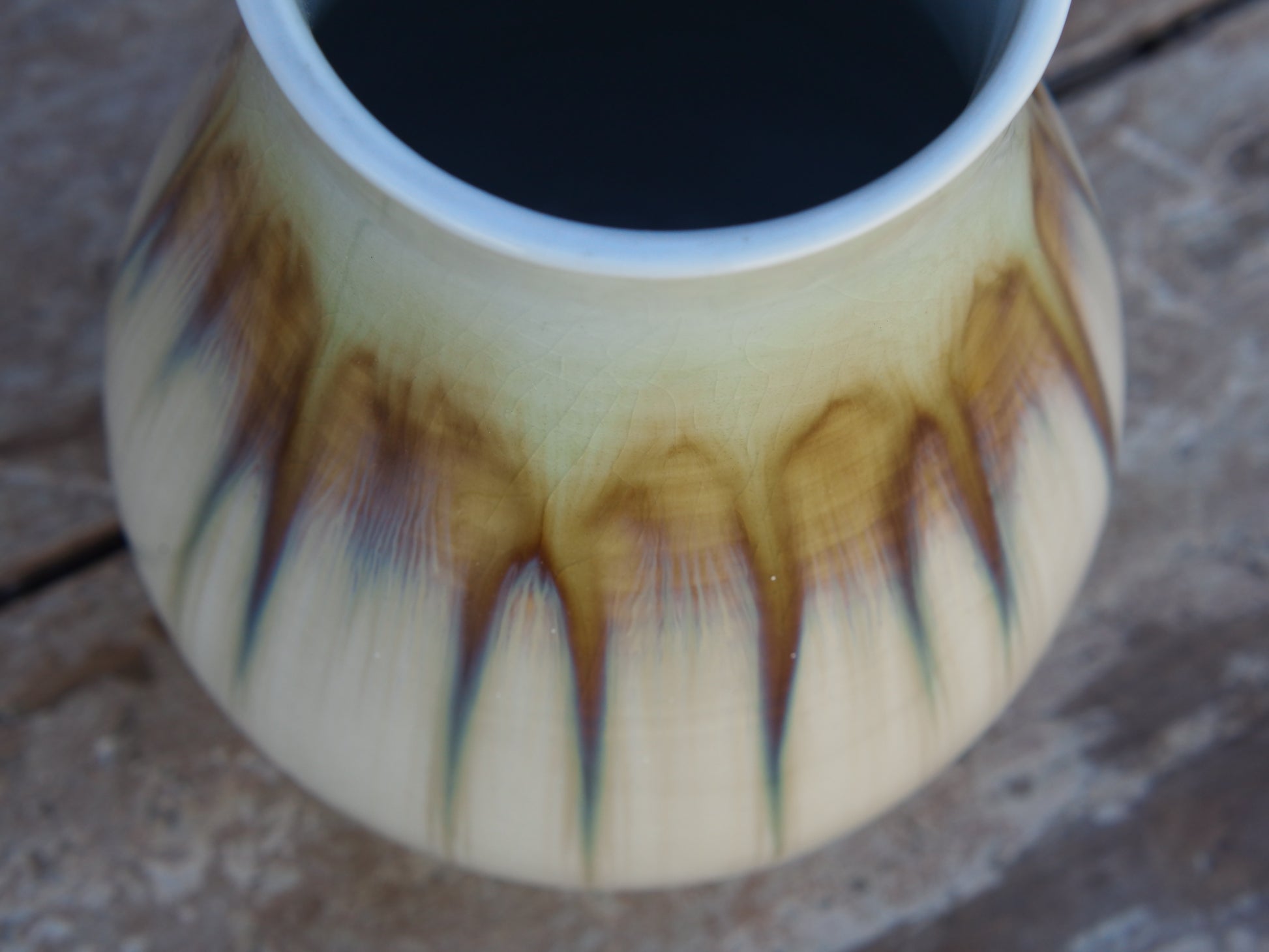 vaso cinese in ceramica smaltata, design moderno, pezzo unico.  dimensioni diametro 13 h20cm   per info ed ulteriori foto 0039 3338778241 info@etniko.it www.etniko.it facebook / instagram : etnikobycrosato