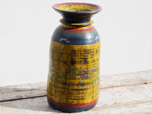 Carica l&#39;immagine nel visualizzatore di Gallery, Vaso Indiano In Legno Dipinto, Pezzo Unico Ricavato Da Un Unico Tronco Di Legno.  Dimensioni Diam20xh38cm.     per info ed ulteriori foto info@etniko.it facebook / instagram : etnikobycrosato 0039 3338778241   