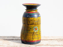 Carica l&#39;immagine nel visualizzatore di Gallery, Vaso Indiano In Legno Dipinto, Pezzo Unico Ricavato Da Un Unico Tronco Di Legno.  Dimensioni Diam20xh38cm.     per info ed ulteriori foto info@etniko.it facebook / instagram : etnikobycrosato 0039 3338778241   