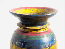 Carica l&#39;immagine nel visualizzatore di Gallery, Vaso Indiano In Legno Dipinto, Pezzo Unico Ricavato Da Un Unico Tronco Di Legno.  Dimensioni Diam20xh38cm.     per info ed ulteriori foto info@etniko.it facebook / instagram : etnikobycrosato 0039 3338778241   