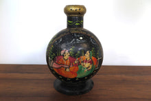 Carica l&#39;immagine nel visualizzatore di Gallery, Vaso Indiano In Metallo Dipinto Nero. Dimensioni 22x15xh33cm.