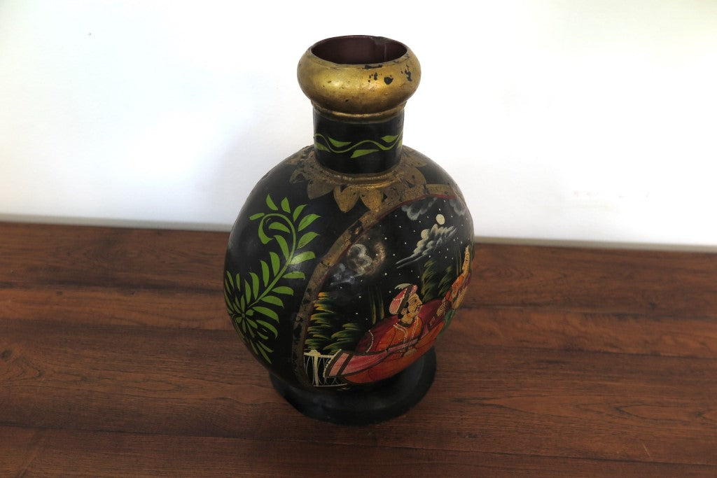 Vaso Indiano In Metallo Dipinto Nero. Dimensioni 22x15xh33cm.