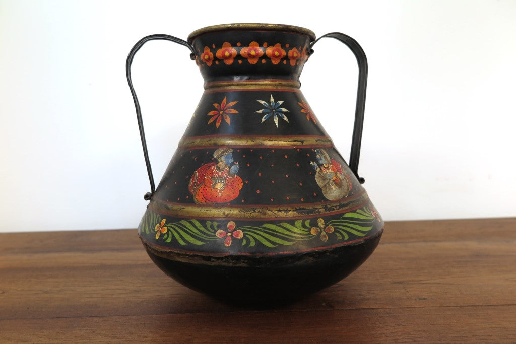 Vaso Indiano In Metallo Dipinto Nero. Dimensioni Diam23xh25cm.