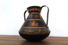 Carica l&#39;immagine nel visualizzatore di Gallery, Vaso Indiano In Metallo Dipinto Nero. Dimensioni Diam23xh25cm.