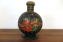 Carica l&#39;immagine nel visualizzatore di Gallery, Vaso Indiano In Metallo Dipinto Nero. Dimensioni 22x15xh32cm.