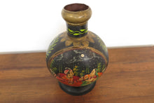 Carica l&#39;immagine nel visualizzatore di Gallery, Vaso Indiano In Metallo Dipinto Nero. Dimensioni 22x15xh32cm.