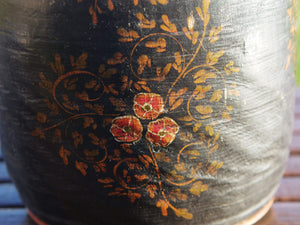 Vaso Indiano In Legno Dipinto, Pezzo Unico Ricavato Da Un Unico Tronco Di Legno.  Dimensioni Diam20xh35cm.