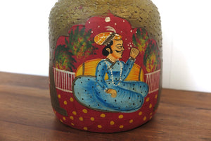 Vaso Indiano In Legno Dipinto Rosso E Oro, Pezzo Unico Ricavato Da Un Unico Tronco Di Legno.  Dimensioni Diam20xh28cm.