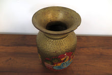 Carica l&#39;immagine nel visualizzatore di Gallery, Vaso Indiano In Legno Dipinto Rosso E Oro, Pezzo Unico Ricavato Da Un Unico Tronco Di Legno.  Dimensioni Diam20xh28cm.