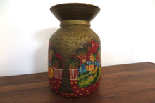 Carica l&#39;immagine nel visualizzatore di Gallery, Vaso Indiano In Legno Dipinto Rosso E Oro, Pezzo Unico Ricavato Da Un Unico Tronco Di Legno.  Dimensioni Diam20xh28cm.