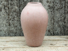 Carica l&#39;immagine nel visualizzatore di Gallery, Vaso tadelakt, un intonaco di origine marocchina tipico della città di Marrakech, un metodo completamente ecologico basato sull&#39;utilizzo di calce idrata, sapone nero, pigmenti naturali e cere.Dimensioni Diametro 24 h41cm.